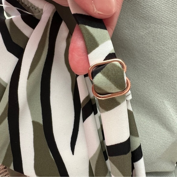 NEW BAR III Macy's Hypno Beach Chic Printed Twist Front One Piece Swimsuit Large - Picture 15 of 15